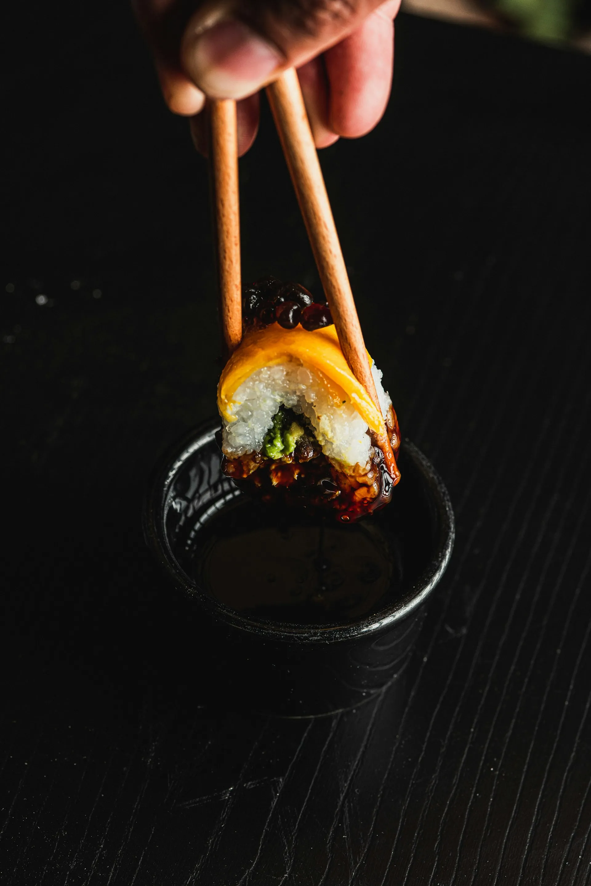 Assiette de spécialités japonaises dressée par le chef